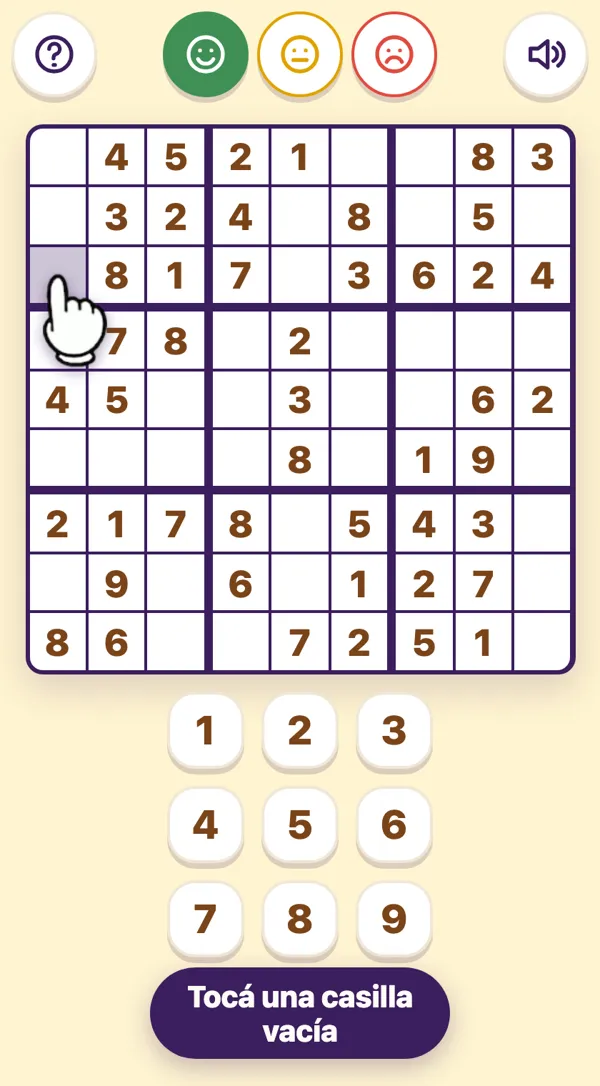 Sudoku de nueve por nueve con números grandes, teclado del 1 al 9 y una mano que señala una casilla vacía